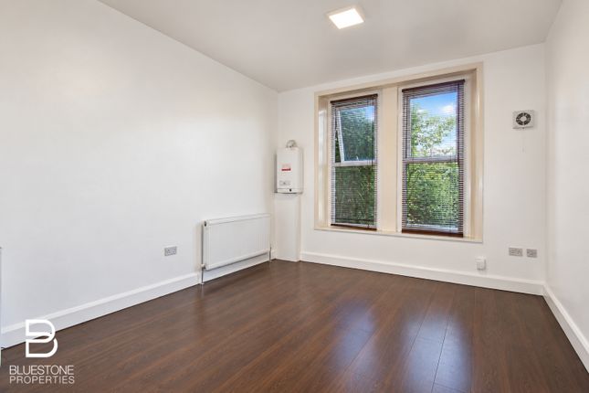 Flat 2, 8, Lawrence Road, London photo 4
