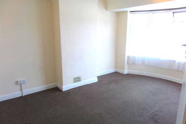 Terraced house to rent in Glamis Cresent, Hayes, Middlesex