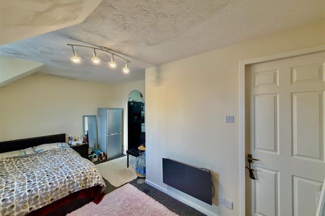27 Thackeray Lodge, Hatton Road, Bedfont photo 2