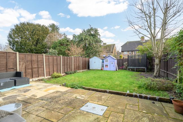 38, Molesey Close, Hersham photo 2