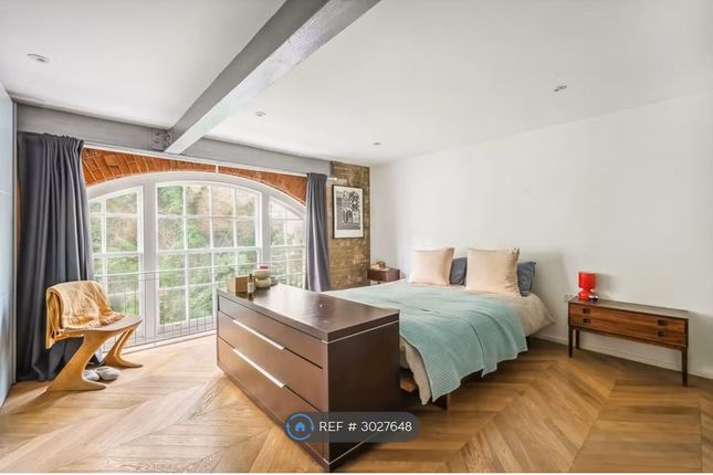 Flat   Upper Richmond Road, London photo 3
