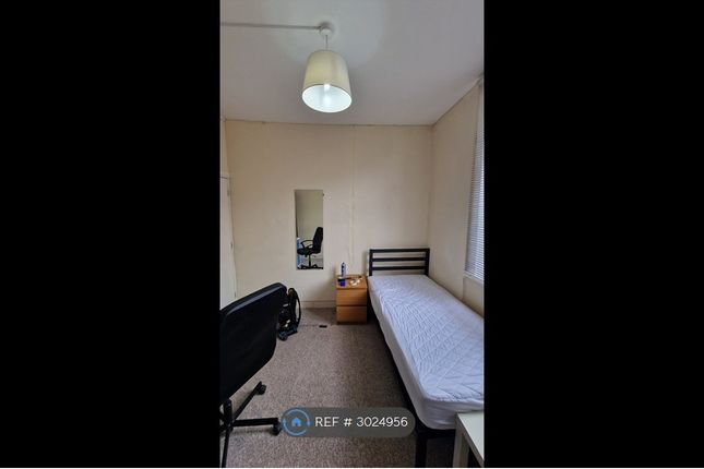 1-bed flat on A Warwick Row, Coventry, £600/mo