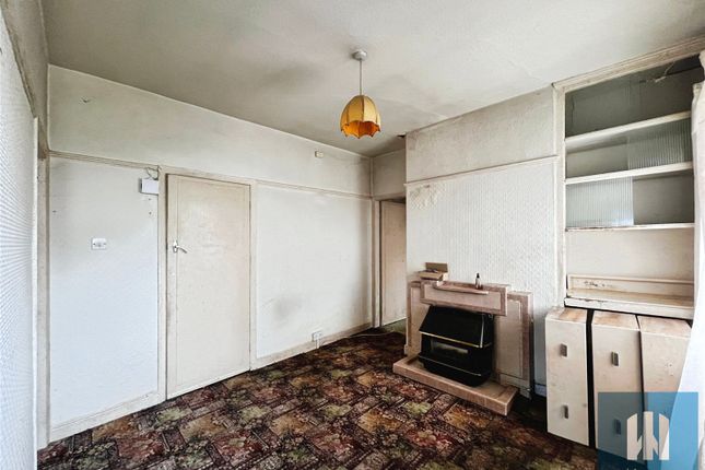 17, Lincroft Avenue, Huddersfield photo 4