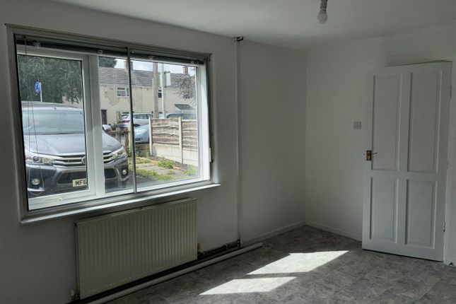 587, Brinnington Road, Stockport photo 3