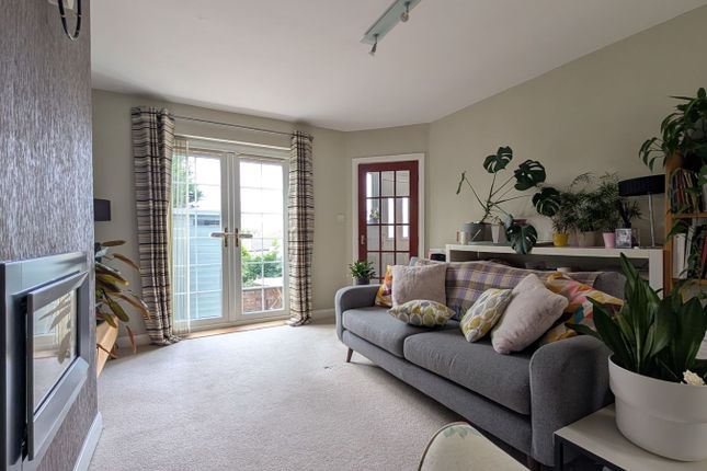 27, Silverdale Avenue, Keighley photo 3