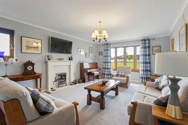9, Hamilton Way, East Whitburn photo 2