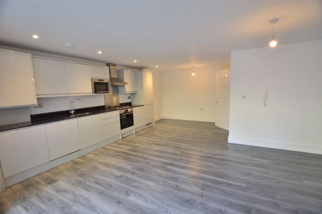 Flat 3, Ark Apartments, 54, Arkwright Road, South Croydon photo 4