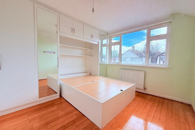 8, Strathearn Avenue, Hayes photo 3