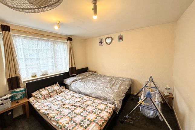 Town house for sale in Botley Walk, Leicester