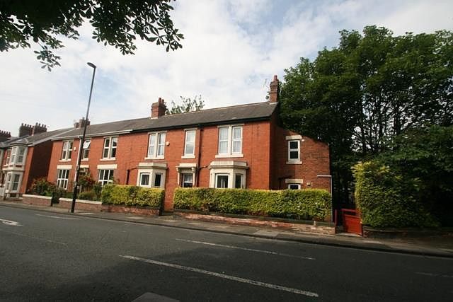 Semi-detached house to rent in Osborne Road, Jesmond, Newcastle Upon Tyne
