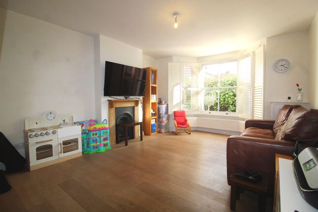 17, Calvert Road, High Barnet photo 2