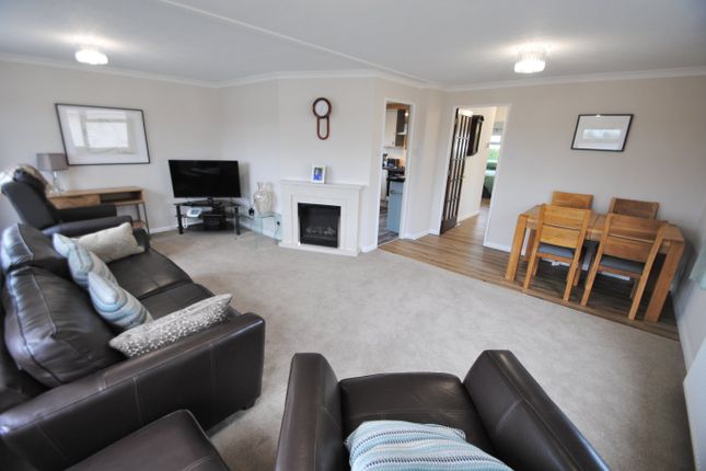 10 Poplar Crescent, Woodmancote Park Homes, Cheltenham photo 4
