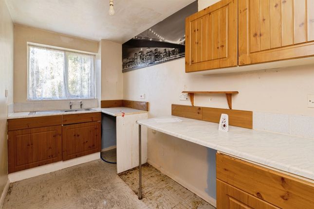 Flat 13, Kyrkly Court, Linnet Way, Purfleet-On-Thames photo 2