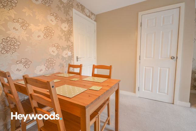 Room to rent in Valley View, Newcastle-Under-Lyme, Staffordshire