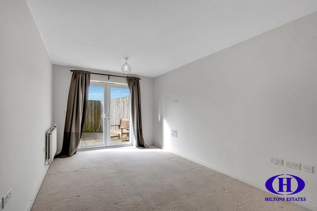 117 Featherstone Court, Dudley Road, Southall photo 2