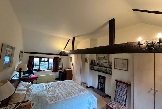 Cottage to rent in School Lane, Cookham, Maidenhead