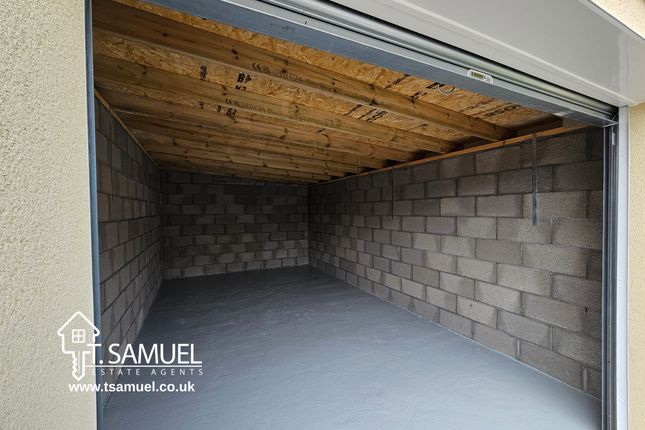 Garage,  Cardiff Road, Mountain Ash photo 2