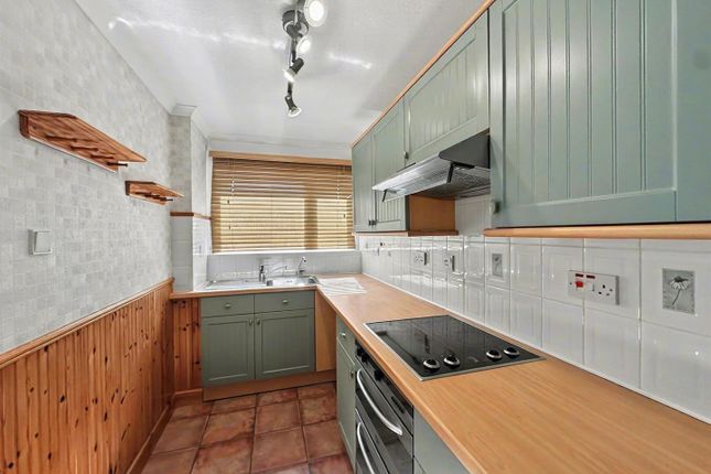 9 Cravells Court, Cravells Road, Harpenden photo 2
