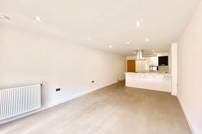 9 Portway House, Old Kent Road, London photo 2