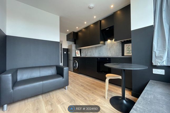 Flat, Rosemill House Arras Avenue, Morden photo 3