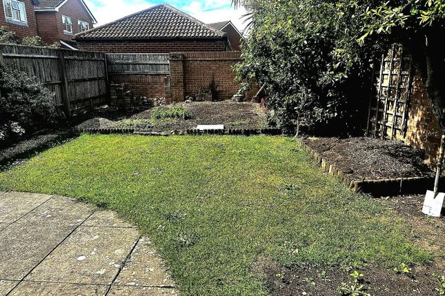 2, Fennel Gardens, Hampshire photo 3