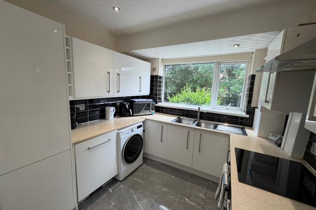 9, Lanark Avenue, Manchester photo 4