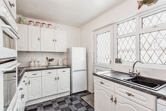 12, Somerton Avenue, Essex photo 4