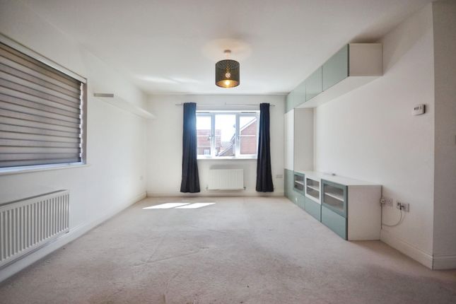 2, Buttercup Lane, Reading photo 4