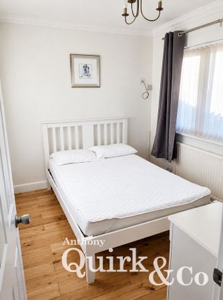 Flat Room 1, 15, Hernen Road, Canvey Island photo 2