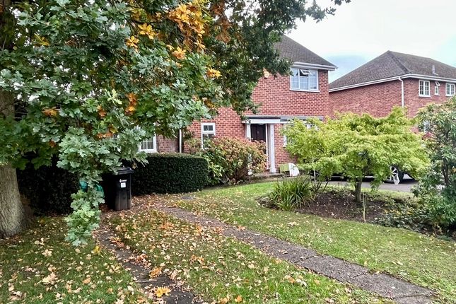 2, Chetwode Close, Wokingham photo 3