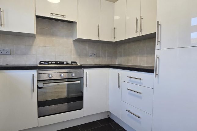 21, Albury Gardens, Calcot photo 3