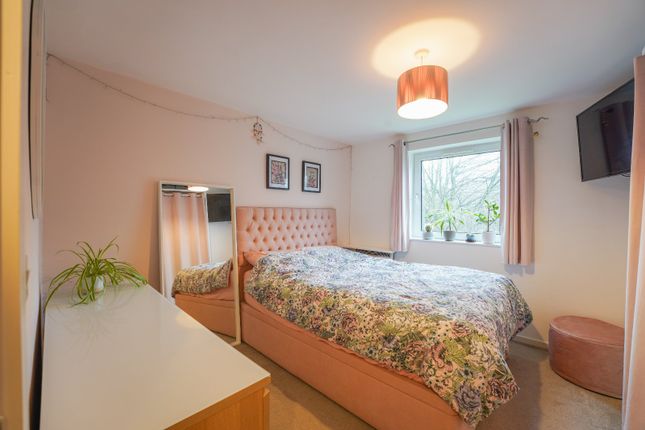 7, Sycamore Court, Carrington Lane, Sale photo 4