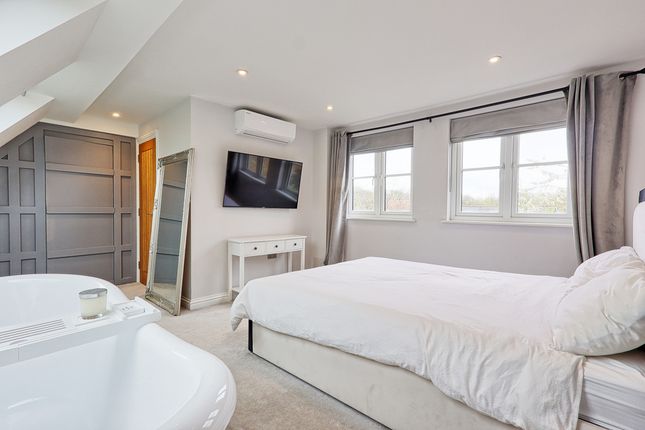 8, Hazel Close, Basildon photo 2