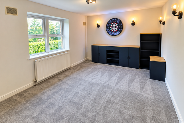 4 Woodleigh Hall Mews, Leeds photo 2