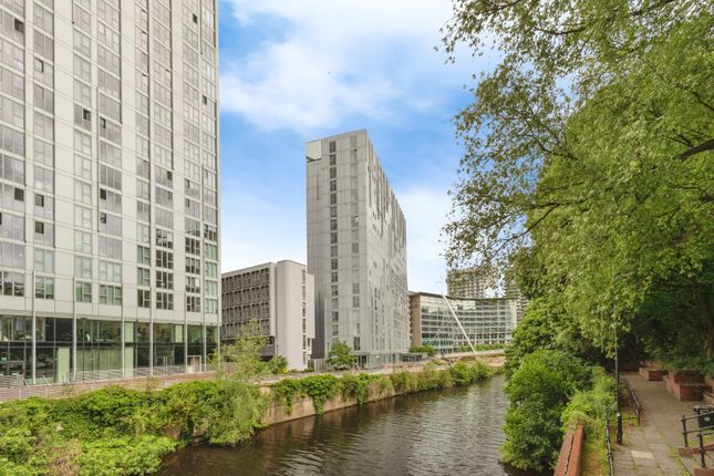 2-bed flat on 302, Affinity Living Riverside, Salford, £270,000