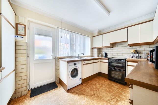 30, Highlea Avenue, High Wycombe photo 4