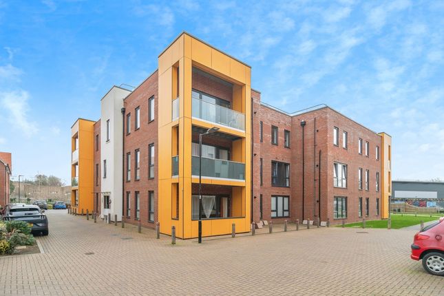 Flat for sale in Cole Court, Southend-On-Sea