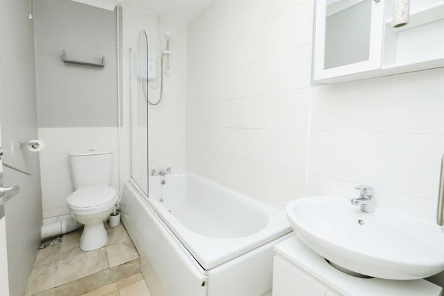 Flat for sale in Baxter Court, Norwich