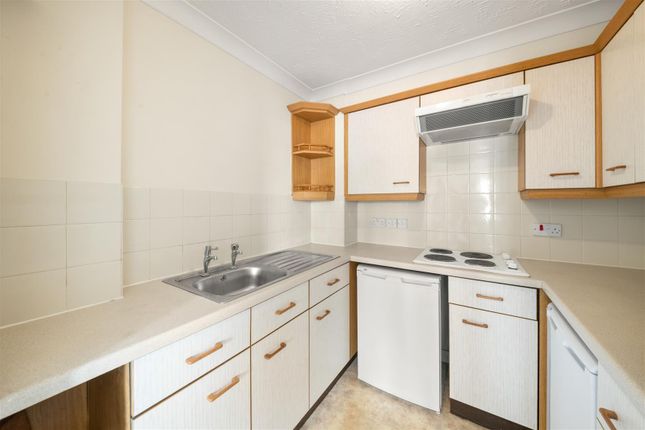 Flat 26, Masters Court, Wood Lane, Ruislip photo 3