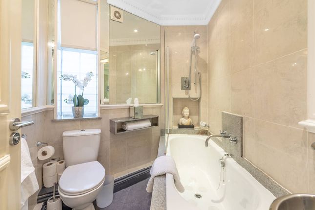 Flat to rent in The Mount, Hampstead, London