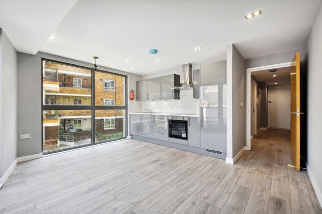Thumbnail Flat to rent in Mintern Street, London