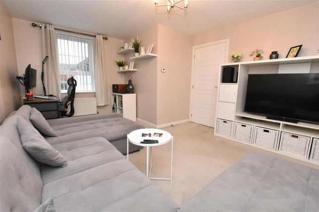 15, Dovecote Drive, Nuneaton photo 3