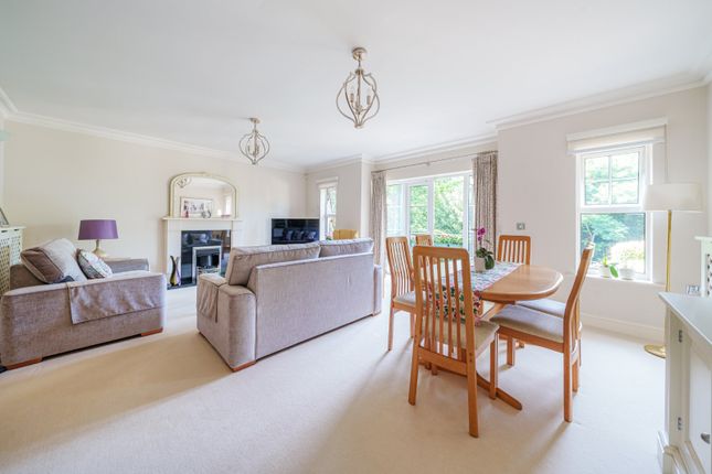4,, Crompton Hall, Gerrards Cross photo 5