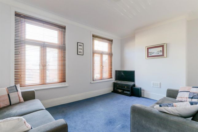 Flat for sale in Buxton Road, London