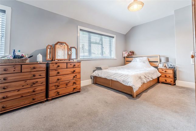 30, Grove Crescent South, Wetherby photo 4