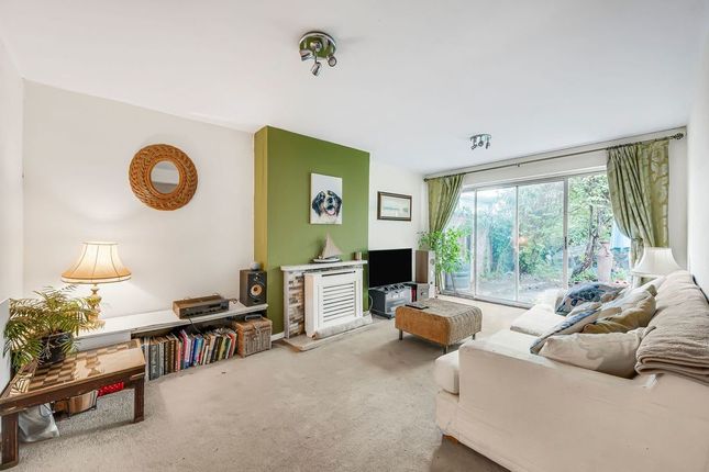 35, Anglesey Close, Ashford photo 2