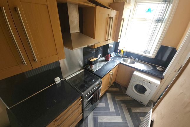 40, Beaumont Road, Bradford photo 4