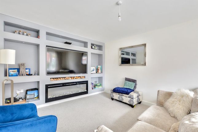16, Geraldine Way, Derby photo 2