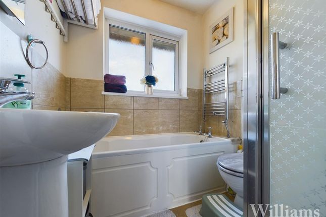 20 Alderson Close, Aylesbury photo 3