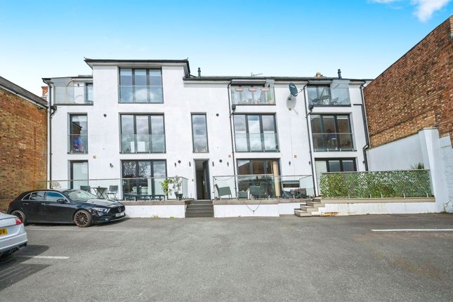 Flat for sale in Victoria Street, St.Albans